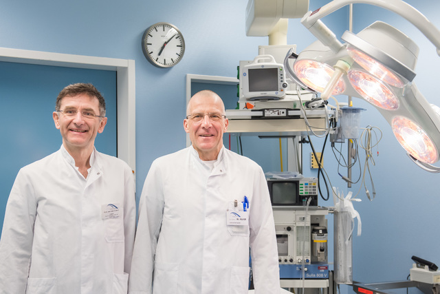 Die Chefärzte der Klinik für Orthopädie, Unfall- und Handchirurgie: PD Dr. med. habil. Olaf Bach (links) und PD Dr. med. habil. Wolfram Kluge | Foto: Thomas Müller